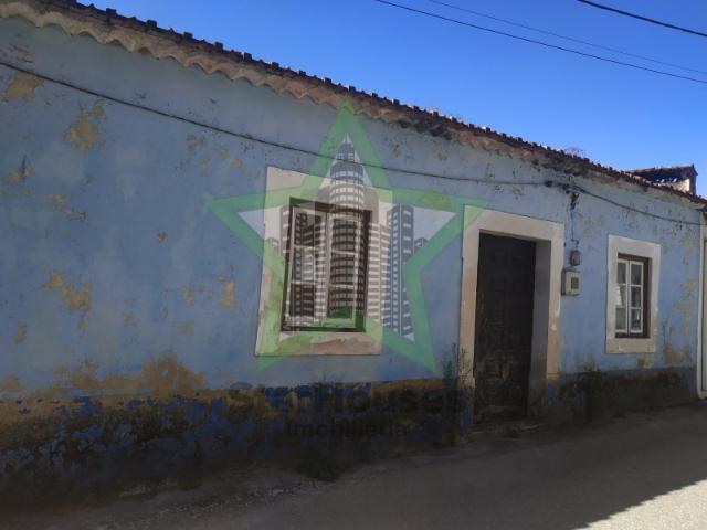 Casa T2 para recuperar entre Tomar e Torres Novas