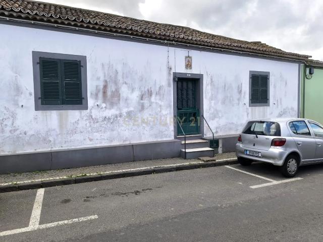 Casa T3 com espaço para Arrumos nos Fundos