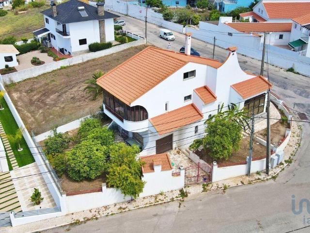 Casa T3 em Caparica e Trafaria de 200,00 m² 200m² Charneca De Caparica