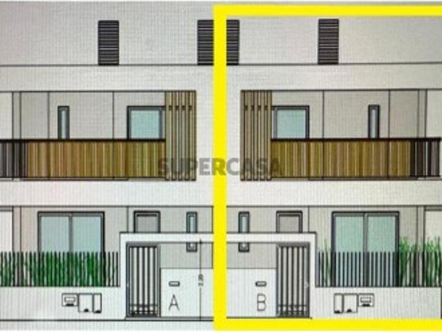 Casa T3 em Corroios de 241,00 m²