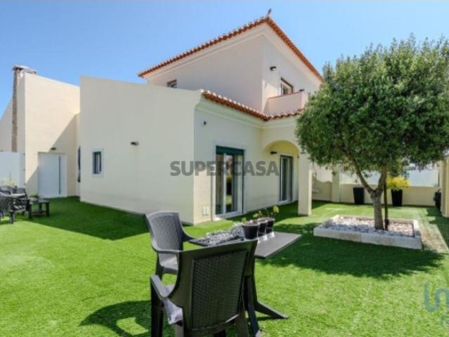 Casa T3 em Encarnação de 305,00 m²