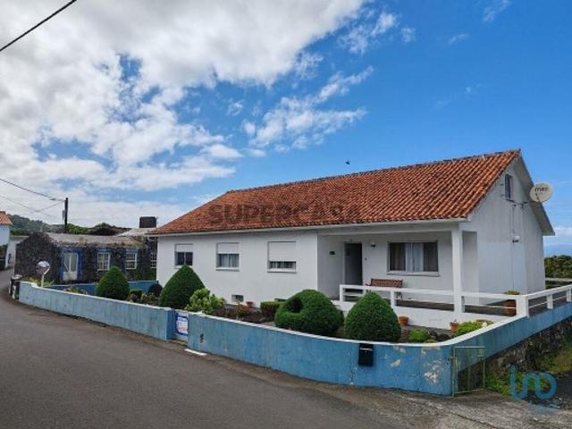 Casa T3 em Ribeirinha de 374,00 m²