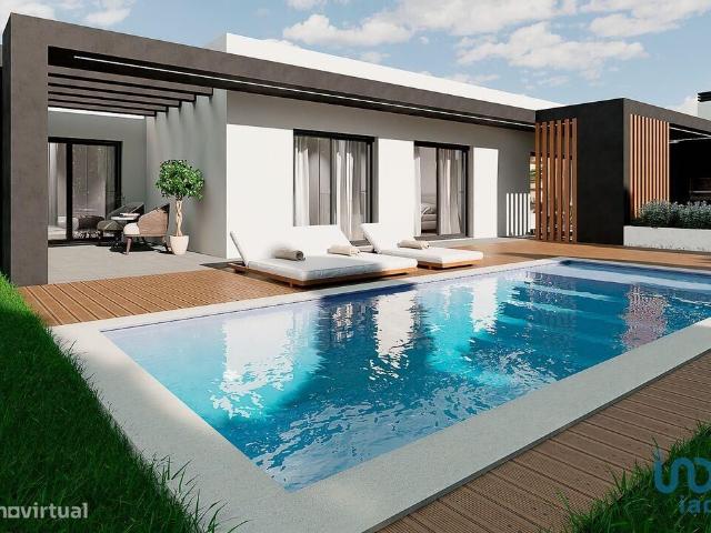 Casa T3 em Rio Maior de 227,00 m2
