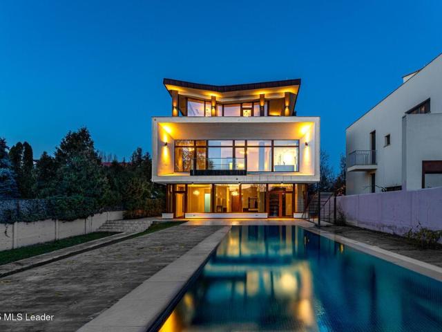 Casa ta de pe malul lacului Mogosoaia aici anuntul. Ro