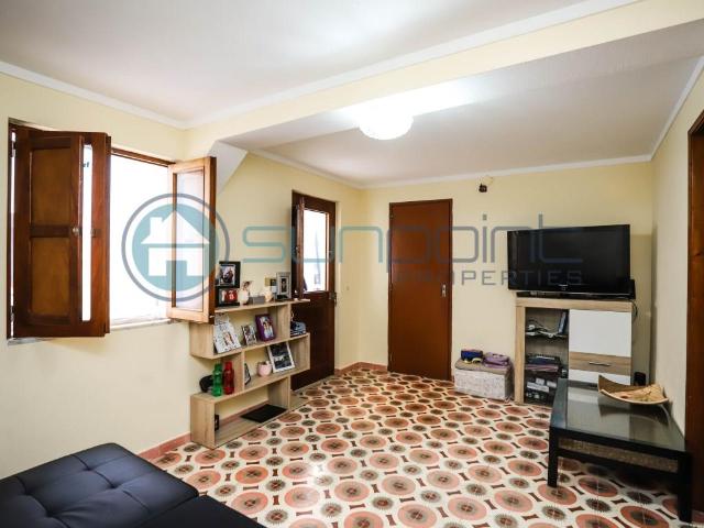 Casa Térrea com 2 quartos + Sótão + Arrumos e espaço exterio. 91m² Praia da luz