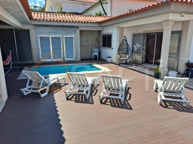 Casa térrea com piscina 140m² Cristelo, Boim e Ordem