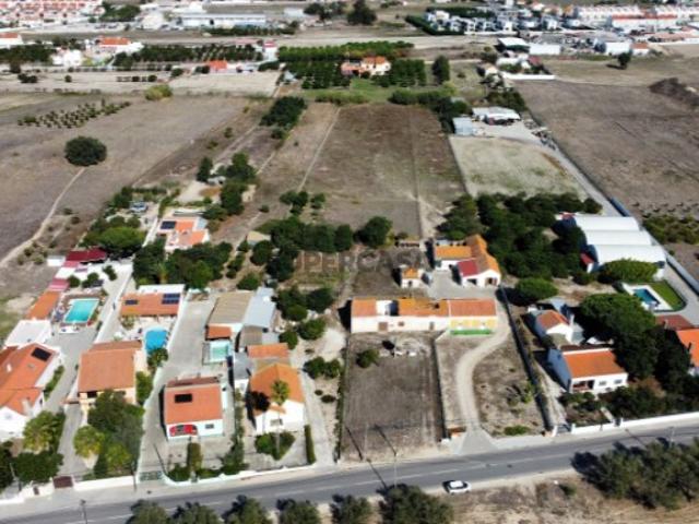 CASA TÉRREA EM TERRENO COM 4500M2 ALCOCHETE