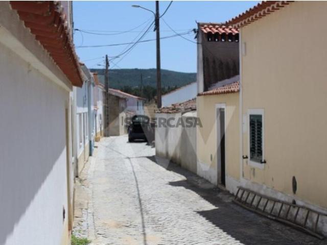 CASA TERREA PARA CONSTRUÇÃO EM SANTANA NISA