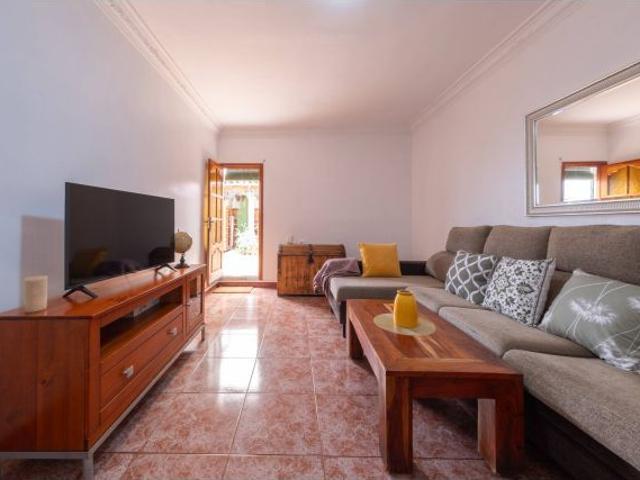 Casa terrera con garaje y azotea a 400 m de Las Canteras