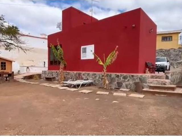 CASA TERRERA RODEADA POR PARCELA DE 524 METROS
