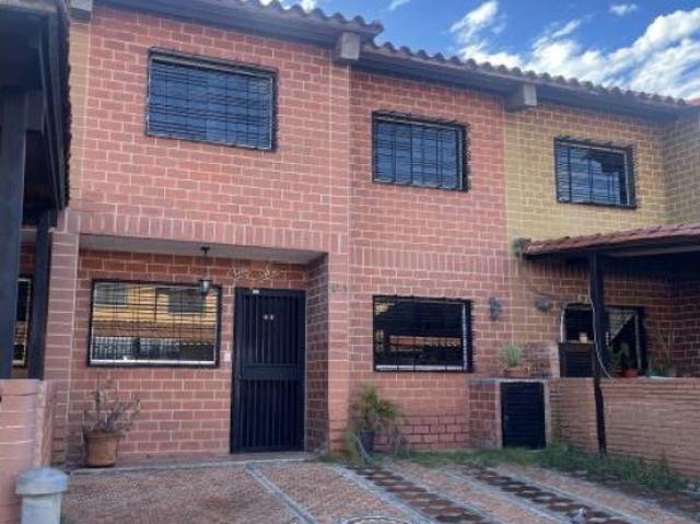 CASA TH EN VILLAS DEL ESTE REMODELADO