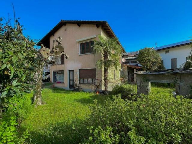 Casa Ticinese nel nucleo con grande giardino