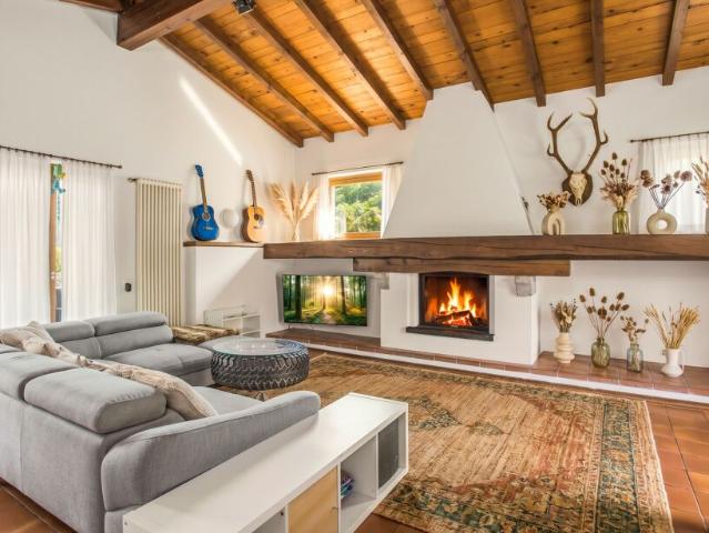 CASA TICINESE AMPLIABILE CON TERRENO EDIFICABILE A LUGAGGIA