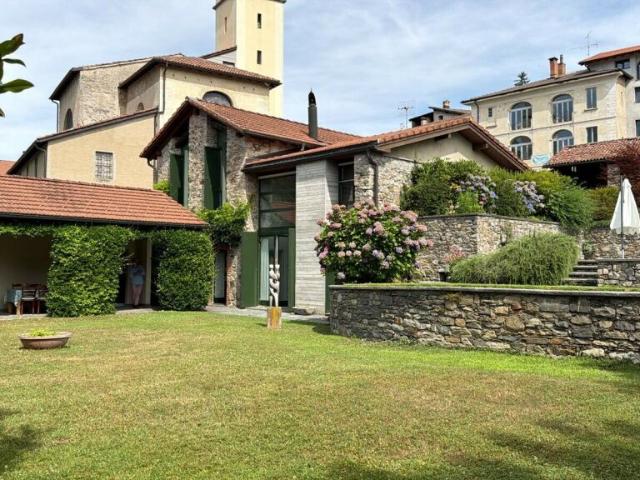 CASA TICINESE 6.5 LOCALI CON GIARDINO E PISCINA A CURIO