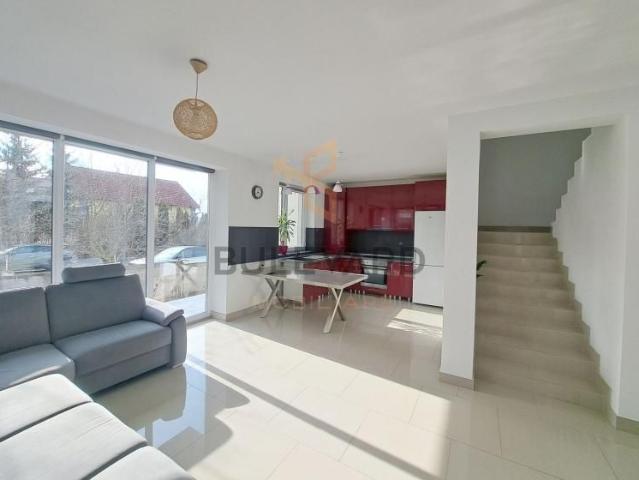 Casa tip dulplex 120 mp + 80 mp terase + garaj, zona Liceu Waldorf