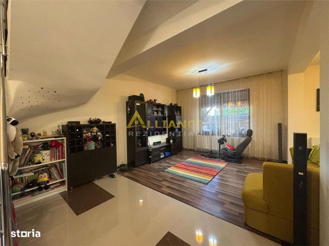Casa tip duplex. 4 camere 2 bai. Teren 200mp