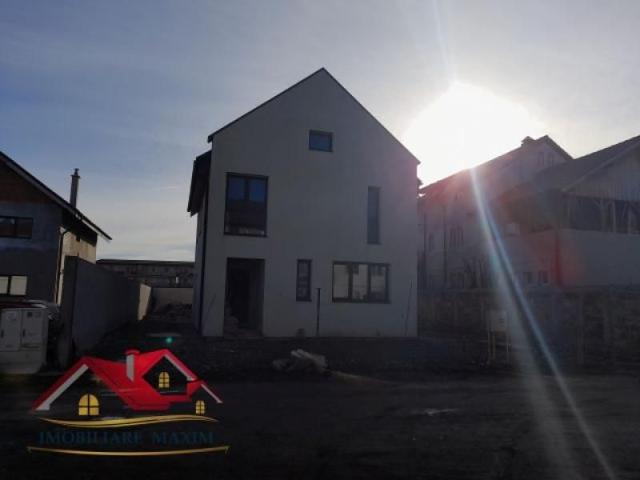 Casa tip duplex in Selimbar
