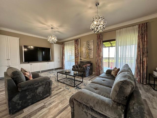 Casa tip duplex LUX de inchiriat | Dezmir | Teren liber 300mp