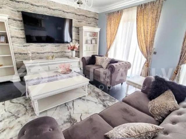 Casa tip duplex, piscina incalzita, priveliste panoramica Gruia