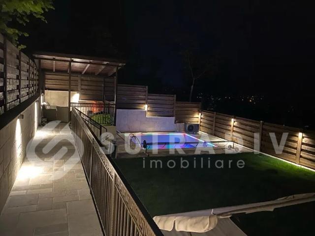 Casa tip duplex, piscina incalzita, priveliste panoramica Gruia