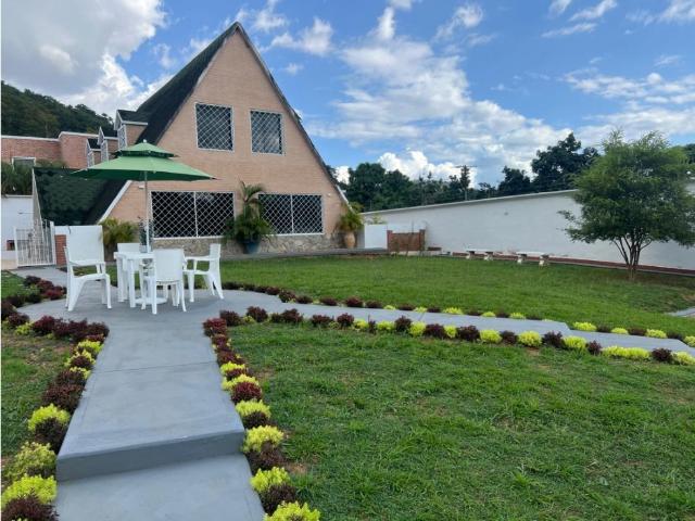 Casa Tipo Chalet en Venta Urb. Colinas de Guataparo C 202