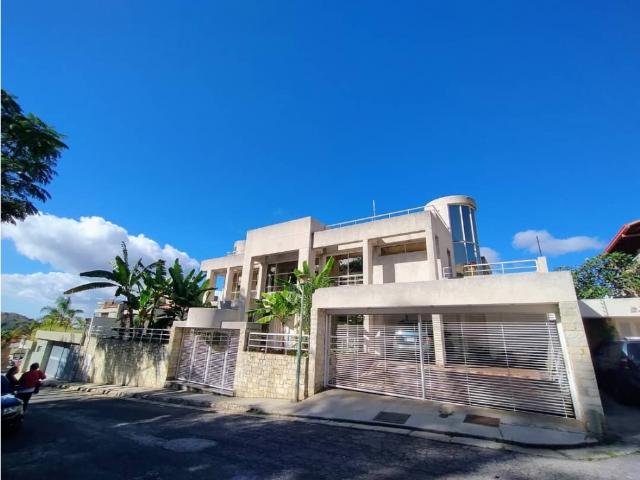 CASA TIPO VILLA EN LOS NARANJOS