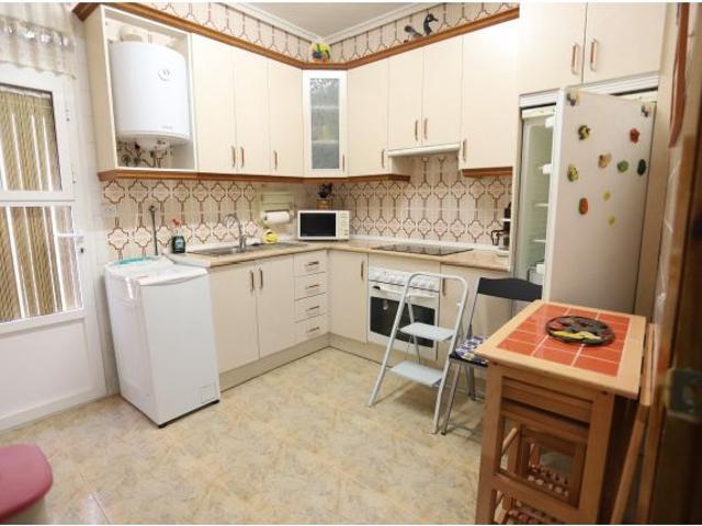 CASA TOTALMENTE EQUIPADA PARA ENTRAR A VIVIR EN EL CENTRO DE QUERO