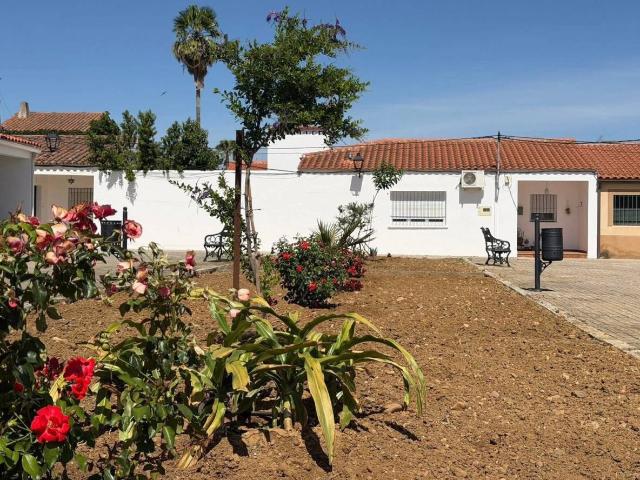 Casa totalmente reformada con gran patio/jardín en Alvarado