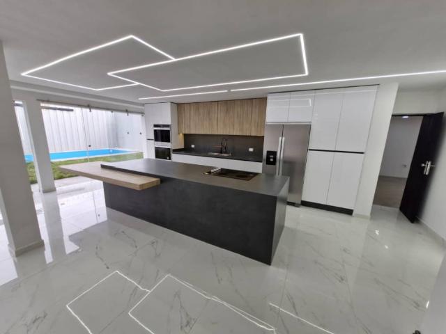 Casa Totalmente Remodelada con Piscina en La Viña
