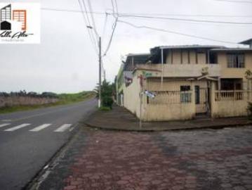 CASA TOTALMENTE RENTERA FRENTE AL AEROPUERTO