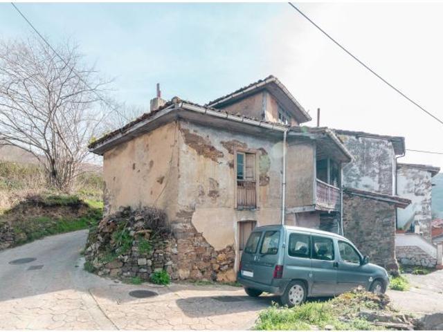 Casa tradicional asturiana para rehabilitar en La Xuncar Riosa
