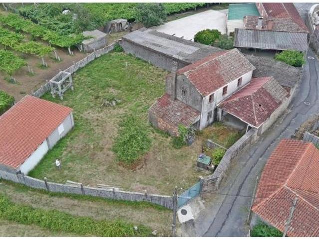 Casa tradicional con parcela de 981 m2 para reformar en Portas | A 15km de la playa