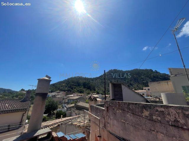 Casa tradicional con patio, garaje y terraza solárium en el corazón de Caimari
