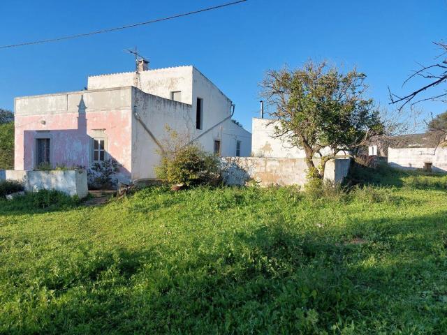 Casa tradicional para recuperar com terreno de 9.340m2 64m² Faro Sé e São Pedro