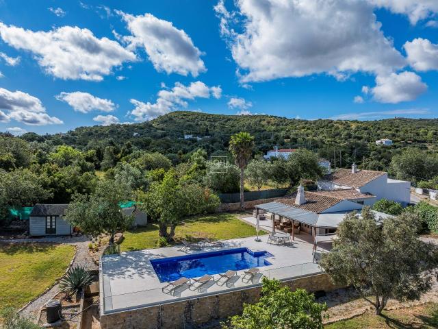 Casa tradicional portuguesa lindamente restaurada com piscina aquecida perto de Santa a de Nexe, Faro, Goldra de Cima