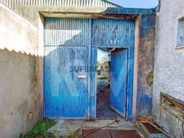 Casa tradicional portuguesa para reabilitar em Sarrazola, Freguesia de Cacia, Aveiro