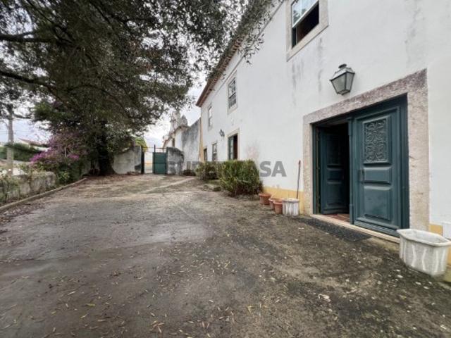 Casa tradicional portuguesa T8, terreno c/ 890,00 m2 em aldeia tranquila concelho Torres Vedras