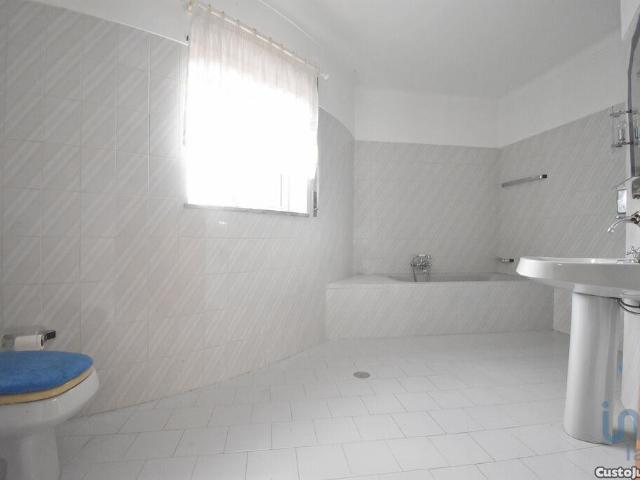 Casa tradicional T4 em Miranda do Corvo de 385,00