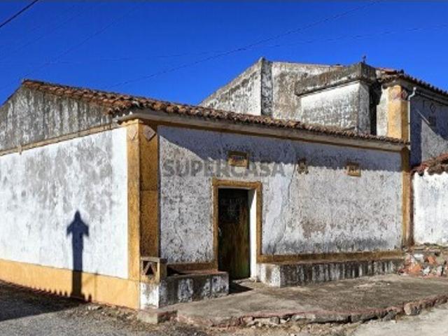 Casa tradicional T4 em Fortios de 121,00 m²