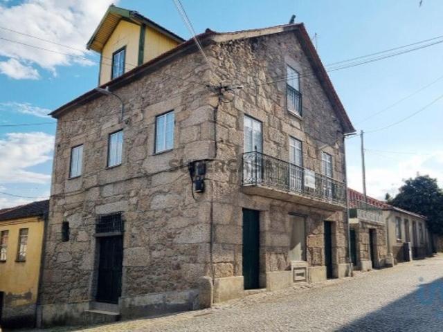 Casa tradicional T4 em Lajeosa do Mondego de 194,00 m²