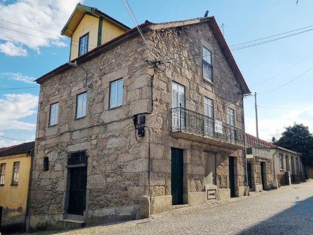 Casa tradicional T4 em Lajeosa do Mondego de 194,00 m² 194m² Lajeosa Do Mondego