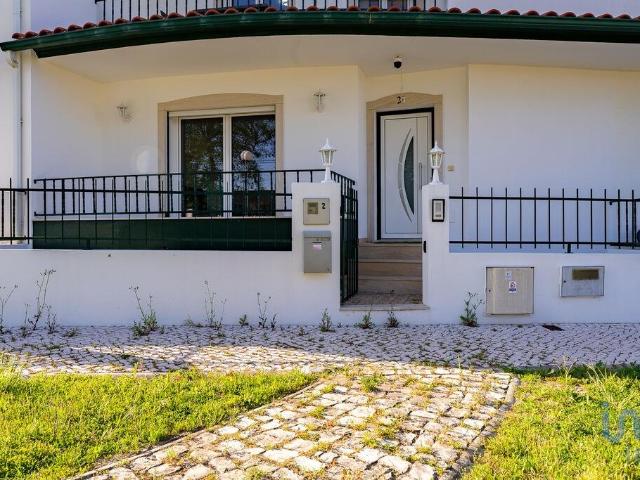 Casa tradicional T4 em Vieira de Leiria de 215,00 m²