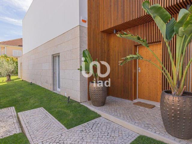 Casa tradicional T5 em Charneca De Caparica E Sobreda de 313. 313m² Charneca De Caparica