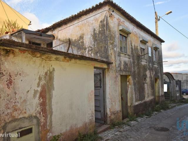 Casa tradicional T3 em Miranda do Corvo de 111,00 m2