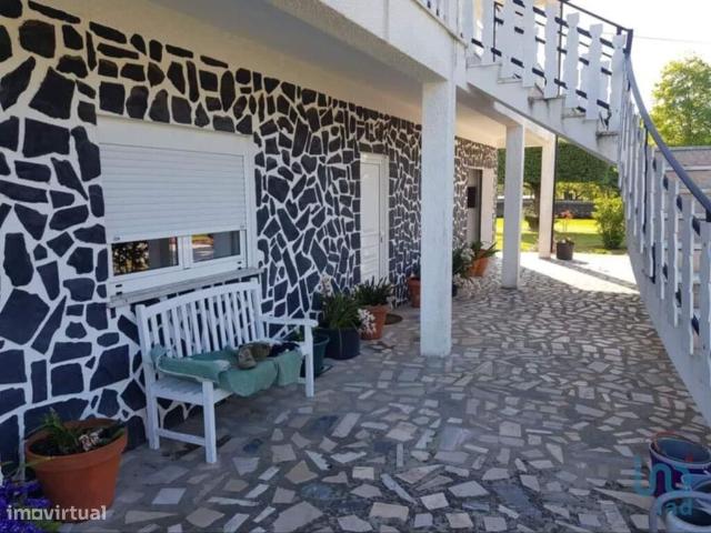 Casa tradicional T3 em Aldreu de 383,00 m2