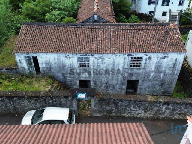 Casa tradicional T3 em Ribeiras de 207,00 m²