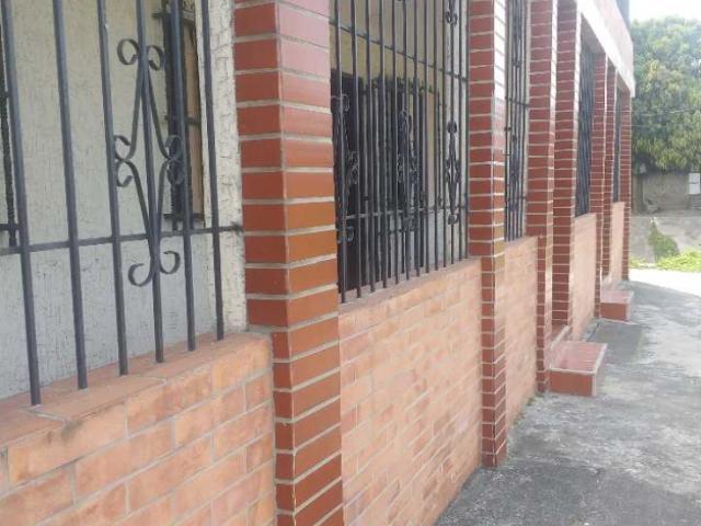 Casa tres niveles en venta Ubicado en la entrada de Morón C 6487099