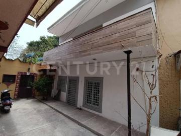 Casa ubicada en calle privada del centro Histórico de Colima