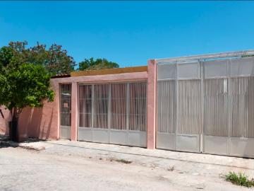 CASA UNA PLANTA EN VENTA DOS HABITACIONES EN SAN DAMIAN MERIDA, CERCA DE PLAZAS