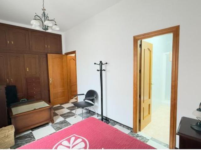 Casa única con apartamento independiente, espacios infinitos y azotea 360º en Villanueva de Tapia